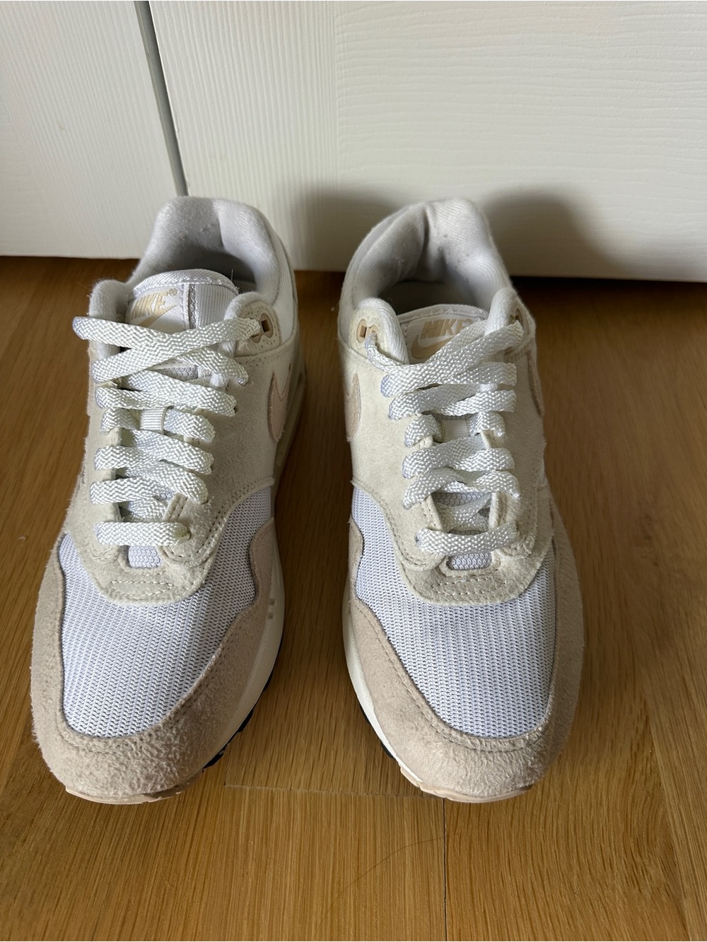 Women’s Nike Air Max Sneakers 7.5